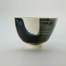 Load image into Gallery viewer, Medium pour bowl 1