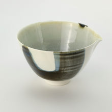 Load image into Gallery viewer, Medium pour bowl 1