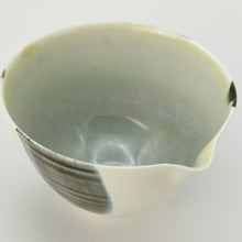 Load image into Gallery viewer, Medium pour bowl 1